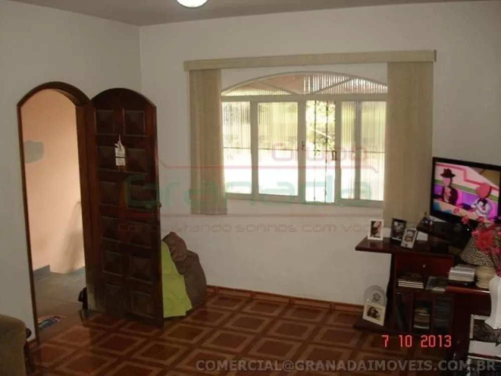 Casa à venda com 4 quartos, 150m² - Foto 1