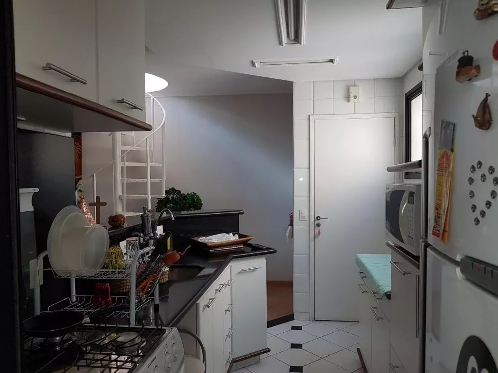 Apartamento à venda com 3 quartos, 210m² - Foto 4