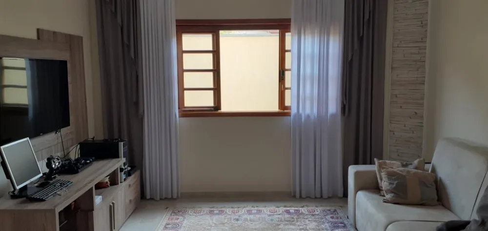 Casa, 3 quartos, 210 m² - Foto 1