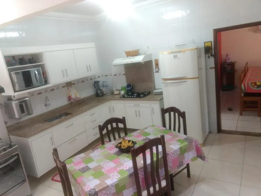 Casa, 3 quartos, 233 m² - Foto 2