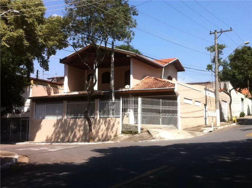 Sobrado à venda com 3 quartos, 300m² - Foto 1