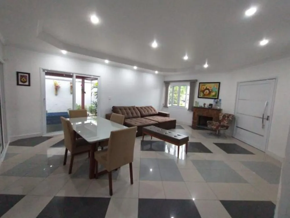 Sobrado, 5 quartos, 209 m² - Foto 1