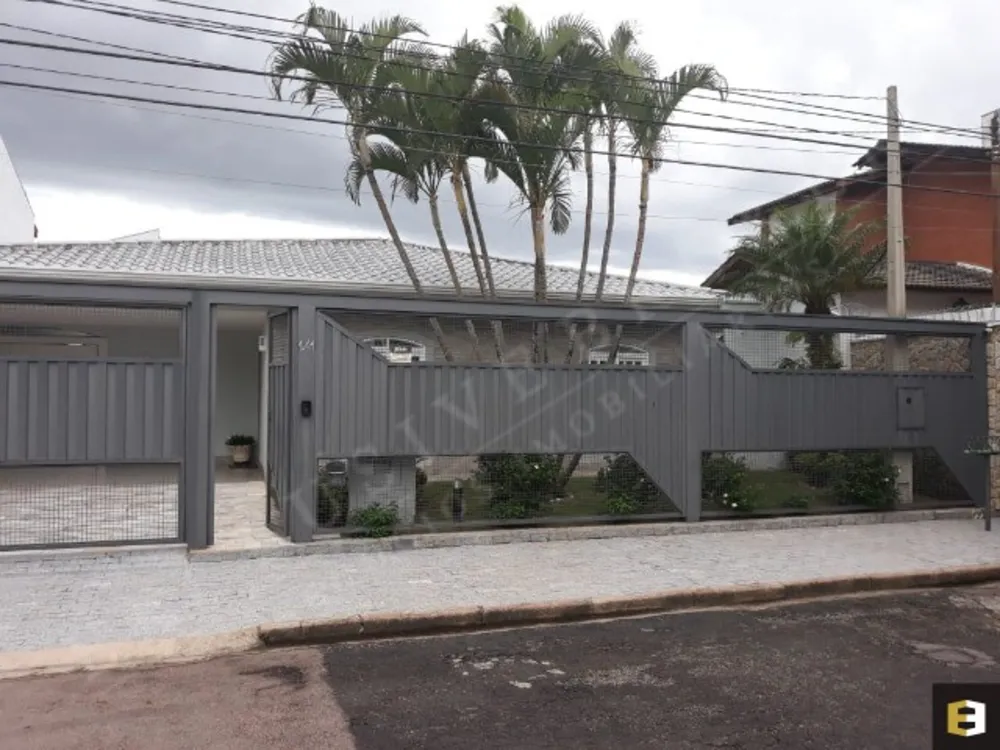 Casa, 3 quartos, 248 m² - Foto 1
