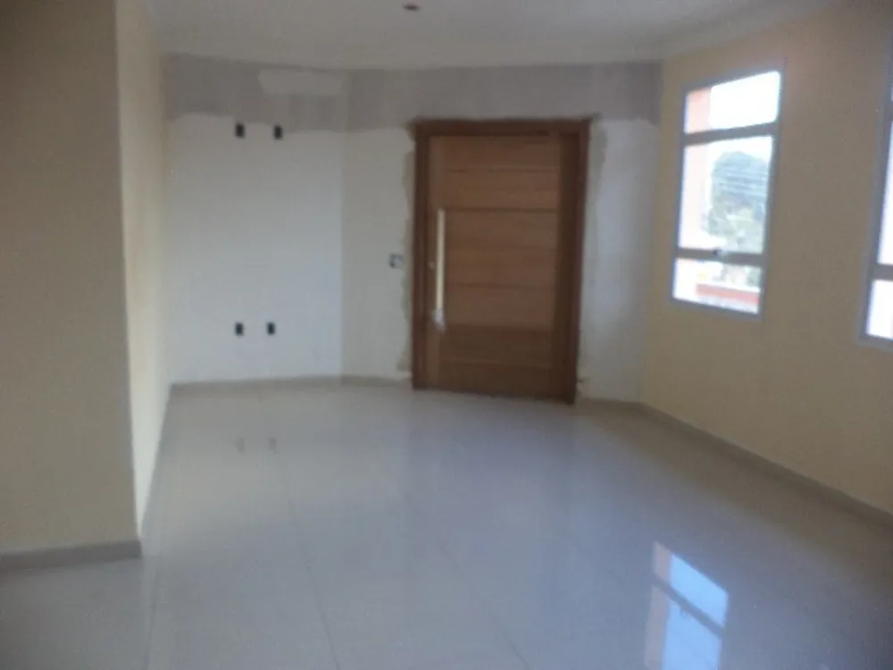 Sobrado, 3 quartos, 217 m² - Foto 1