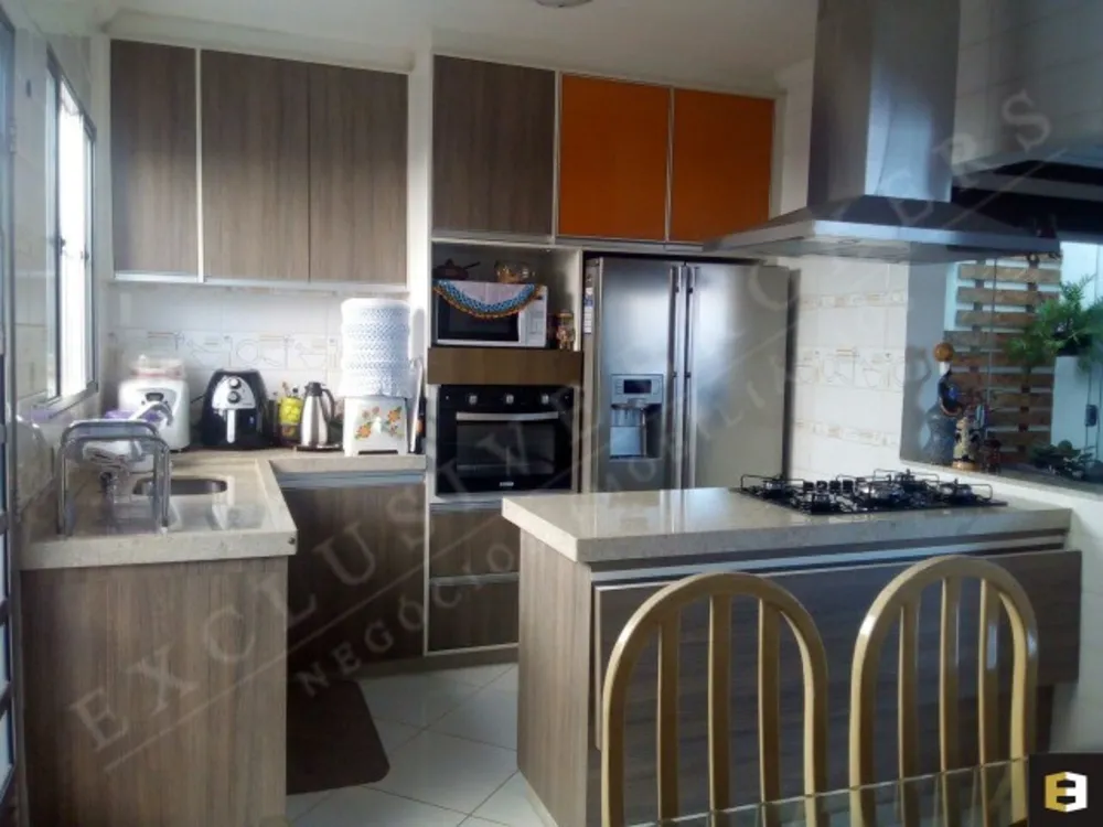 Casa, 3 quartos, 210 m² - Foto 1