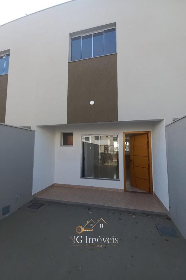 Casa à venda com 2 quartos, 50m² - Foto 1