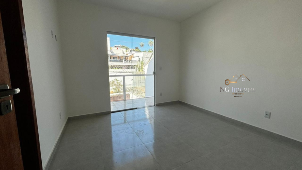 Casa à venda com 3 quartos, 45m² - Foto 2