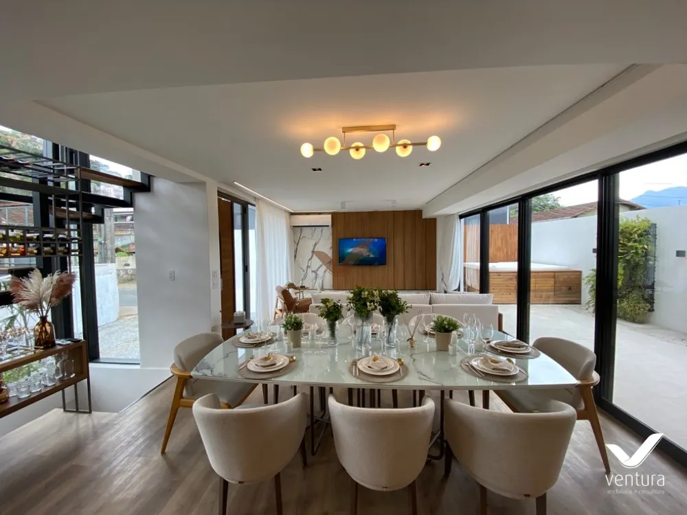 Casa, 3 quartos, 224 m² - Foto 1