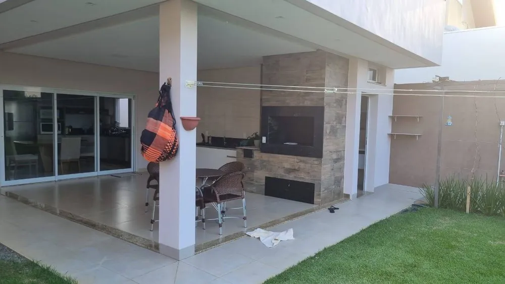 Casa, 3 quartos, 210 m² - Foto 1