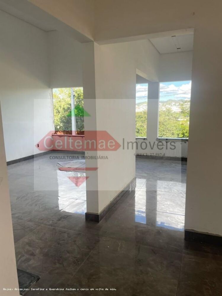 Sobrado à venda com 3 quartos, 251m² - Foto 1
