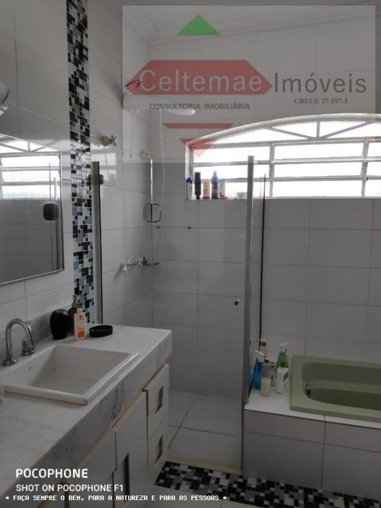 Casa de Condomínio à venda com 3 quartos, 250m² - Foto 1