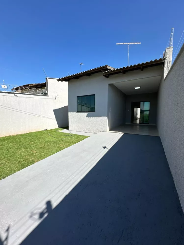 Casa à venda com 3 quartos, 225m² - Foto 1