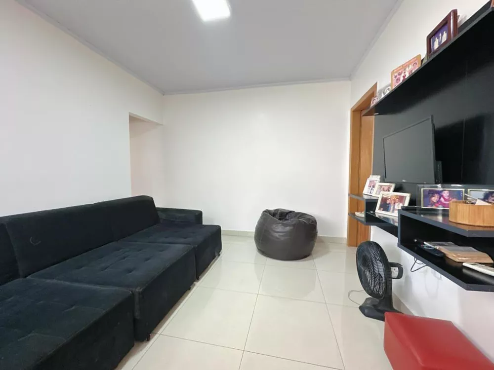 Casa à venda com 2 quartos, 250m² - Foto 1