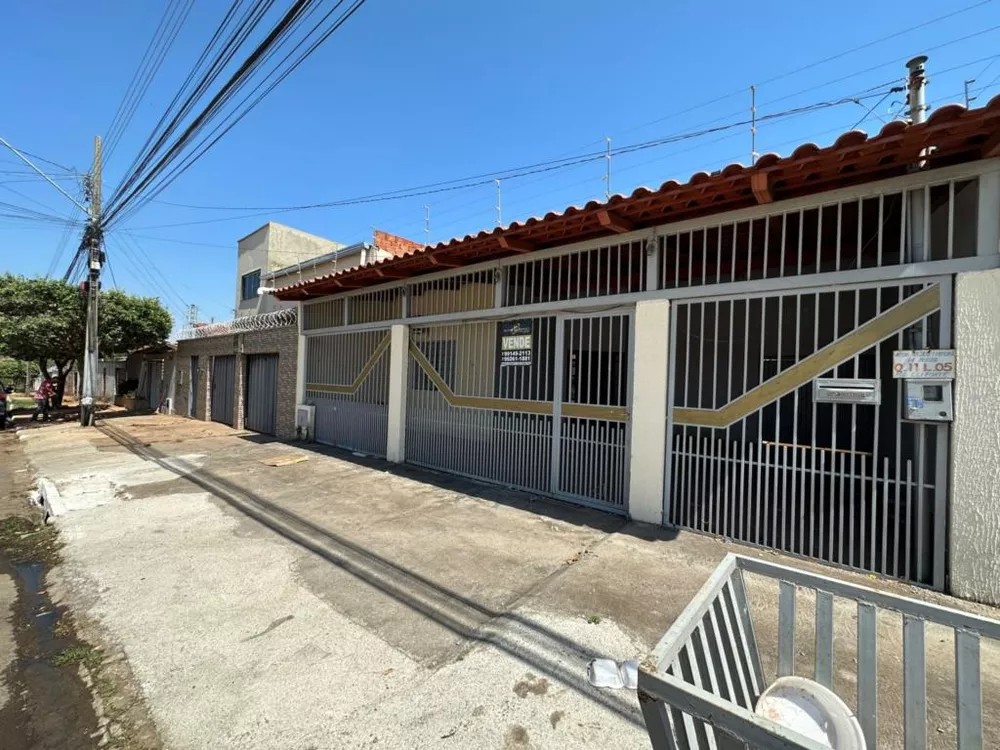 Casa à venda com 3 quartos, 200m² - Foto 1