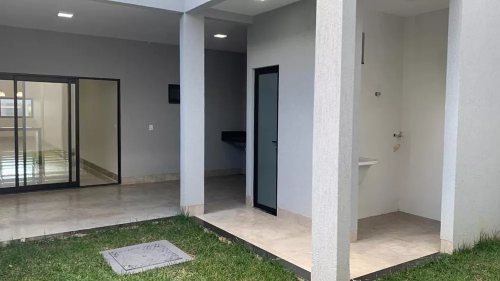 Casa à venda com 3 quartos, 210m² - Foto 1