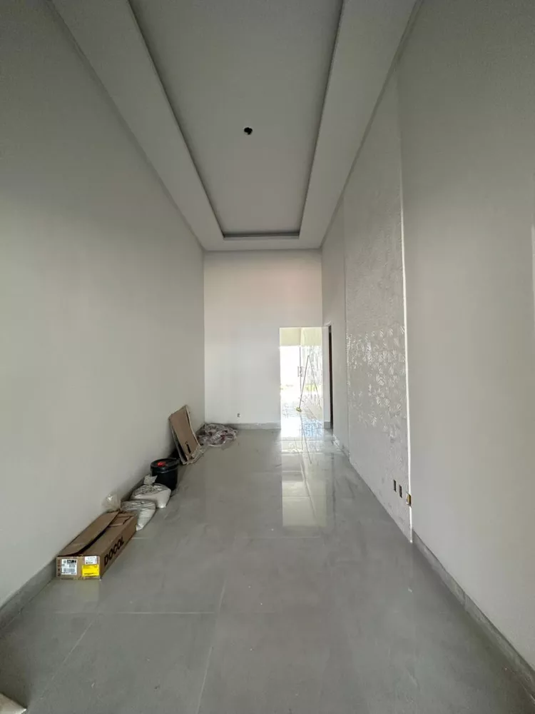 Casa à venda com 3 quartos, 208m² - Foto 1