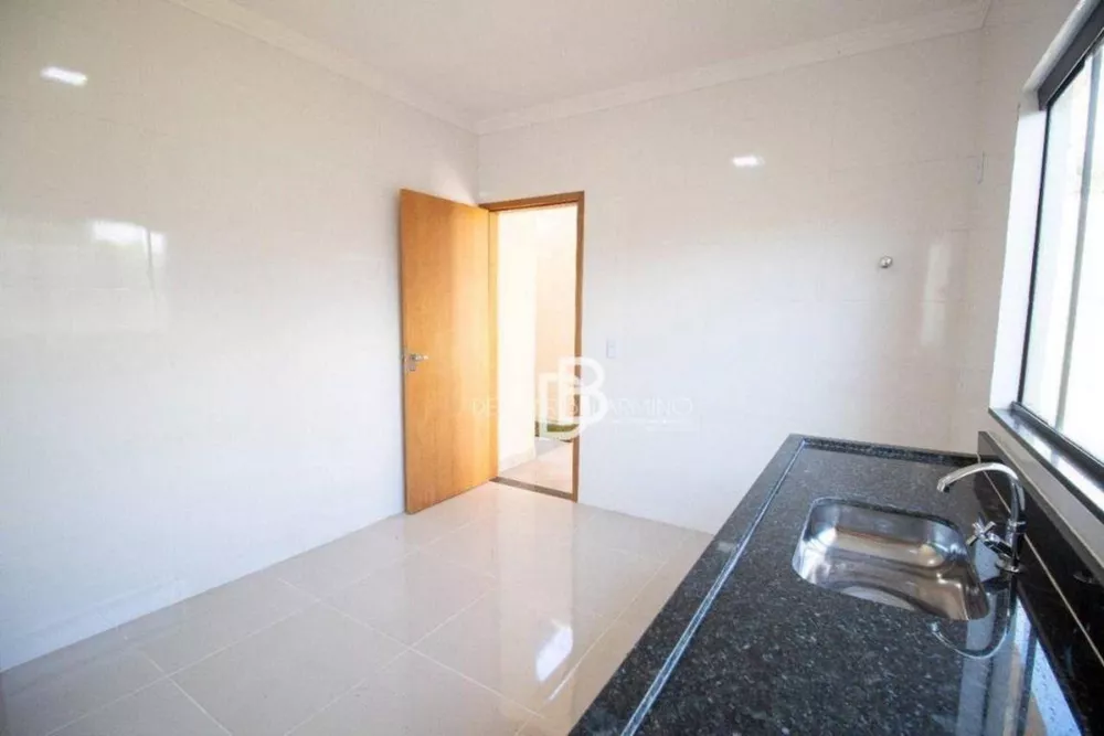 Casa à venda com 3 quartos, 195m² - Foto 2