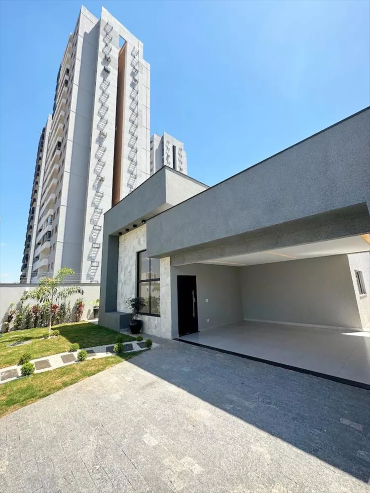 Casa à venda com 3 quartos, 200m² - Foto 1