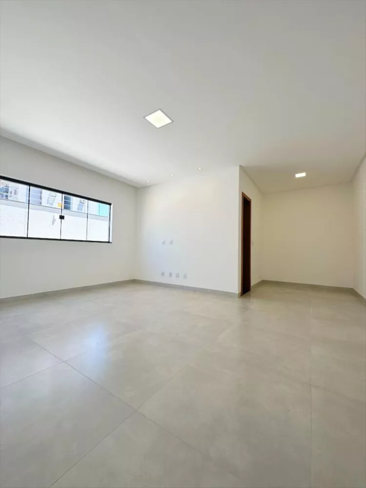 Casa à venda com 3 quartos, 200m² - Foto 2