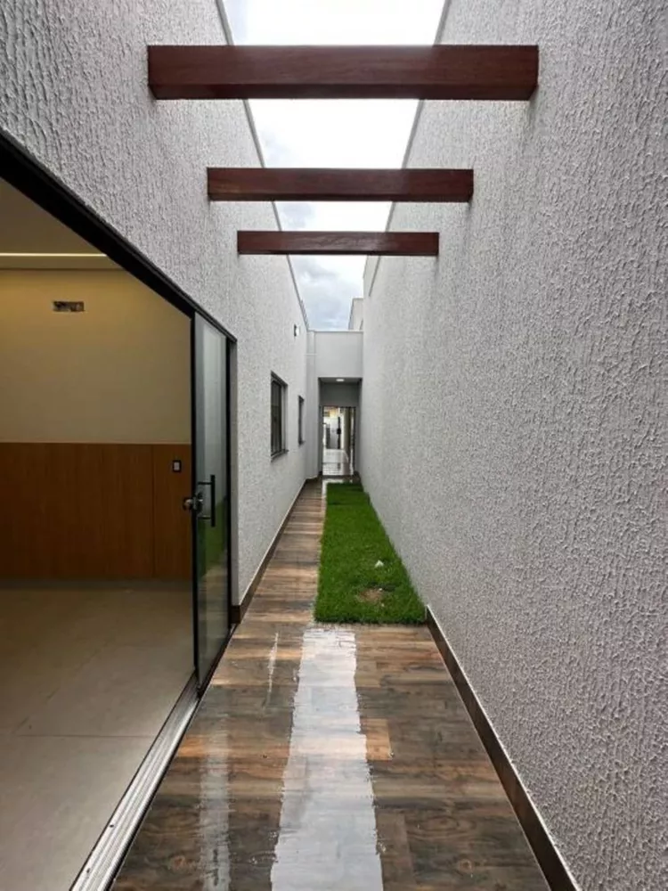 Casa à venda com 3 quartos, 198m² - Foto 2