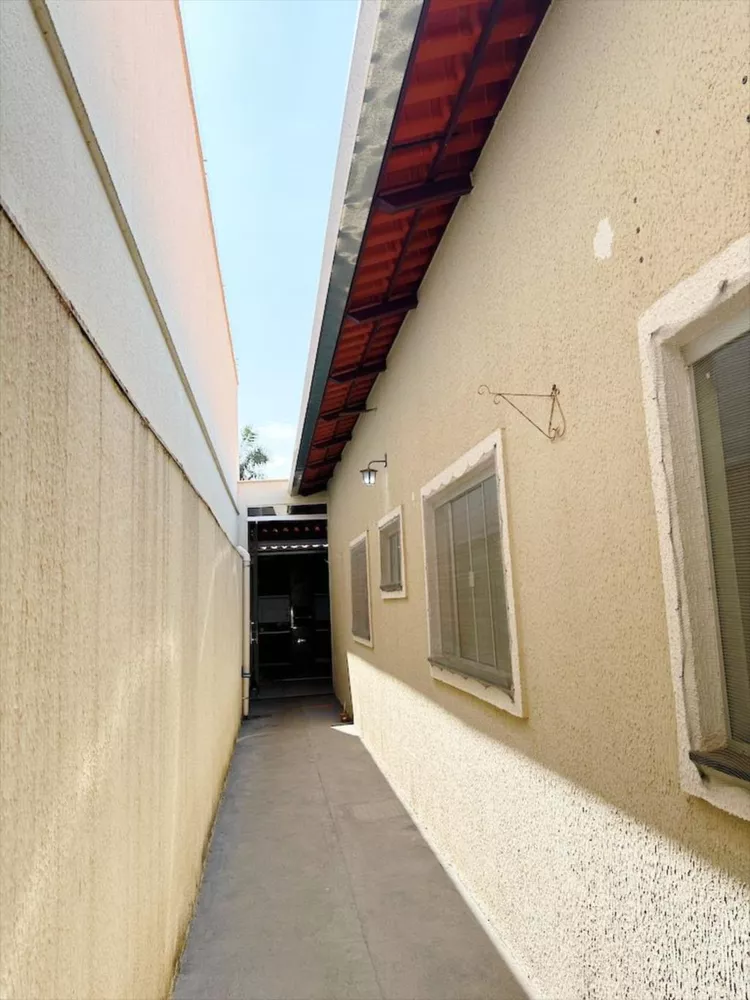 Casa à venda com 3 quartos, 146m² - Foto 1