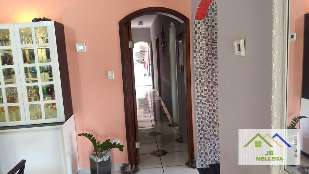 Casa à venda com 5 quartos, 237m² - Foto 8