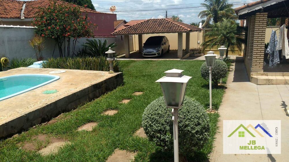 Casa à venda com 5 quartos, 237m² - Foto 1