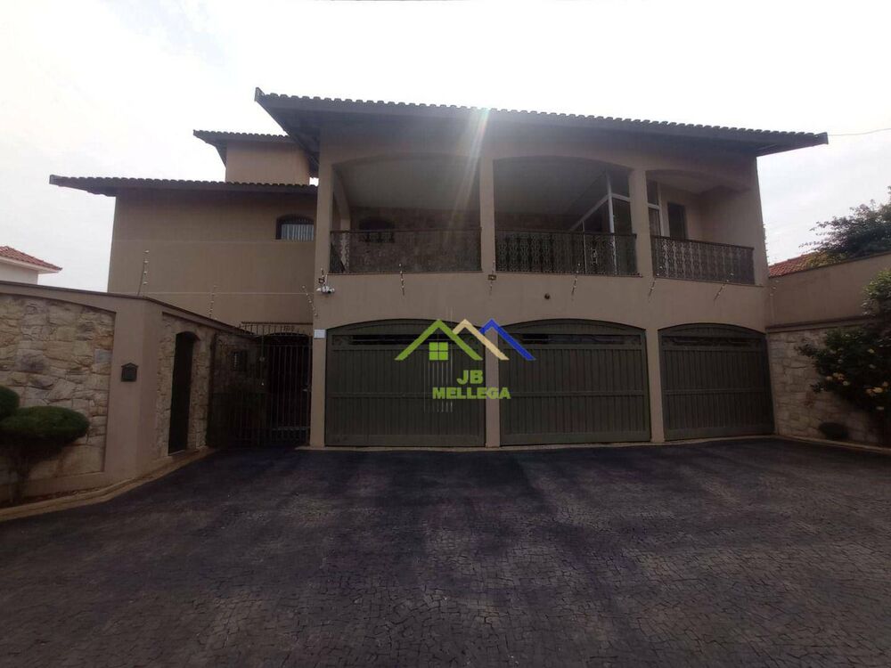 Sobrado, 3 quartos, 298 m² - Foto 1