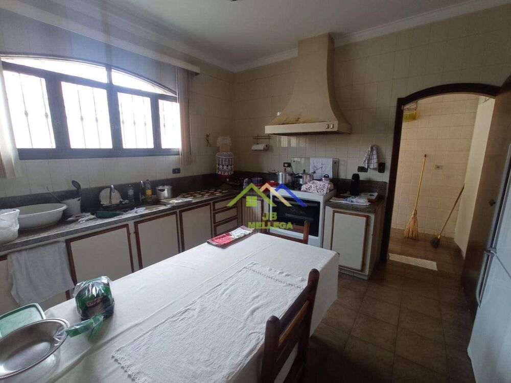Sobrado, 3 quartos, 298 m² - Foto 2