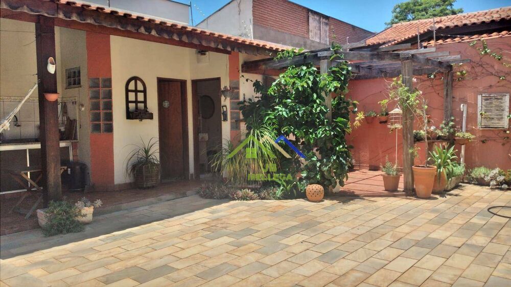 Casa, 4 quartos, 187 m² - Foto 1