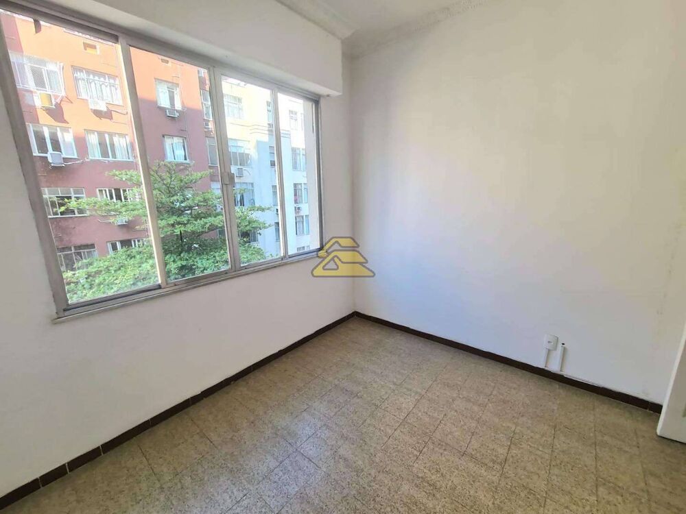 Apartamento à venda com 2 quartos, 70m² - Foto 3