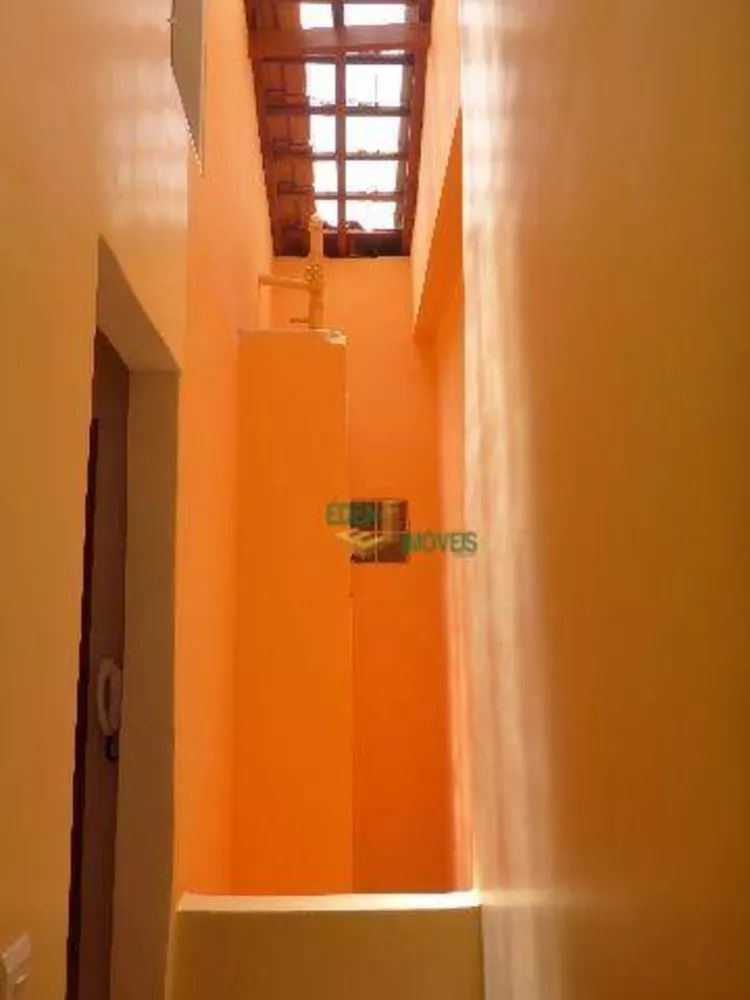 Casa à venda com 4 quartos, 250m² - Foto 3