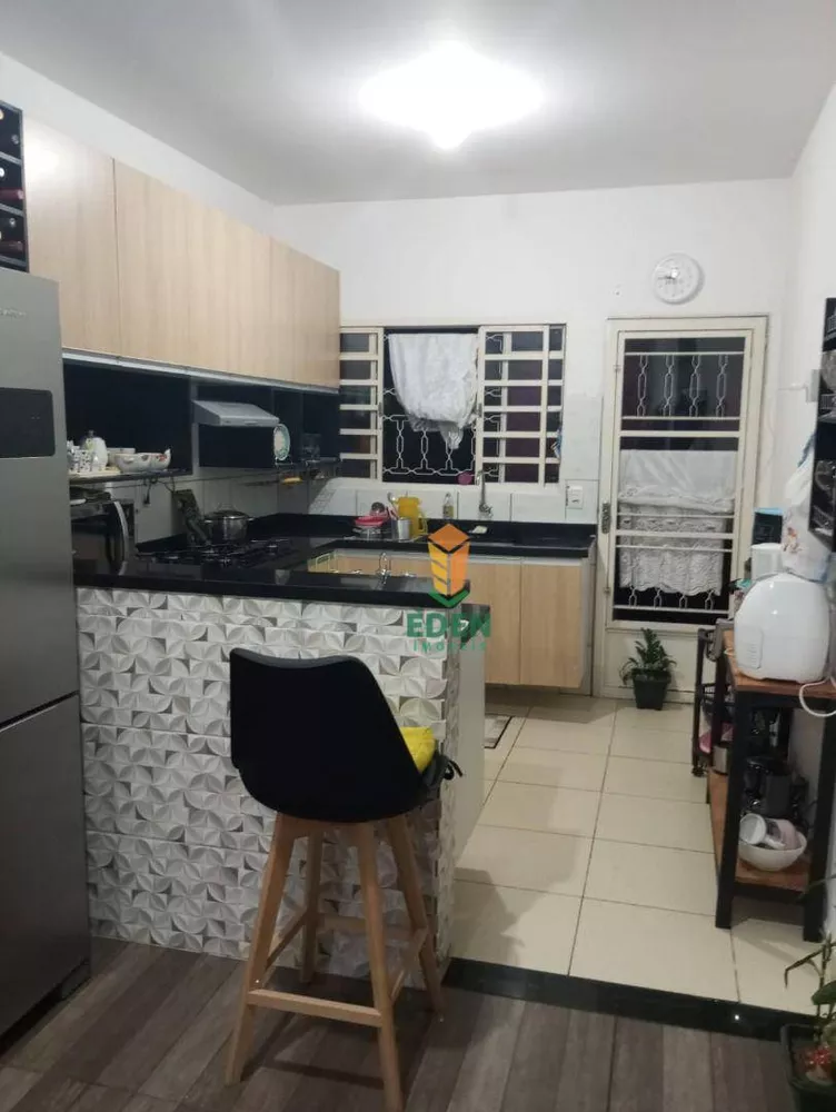 Casa à venda com 2 quartos, 60m² - Foto 4