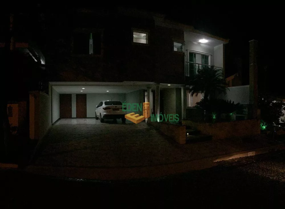 Casa de Condomínio à venda com 3 quartos, 220m² - Foto 1