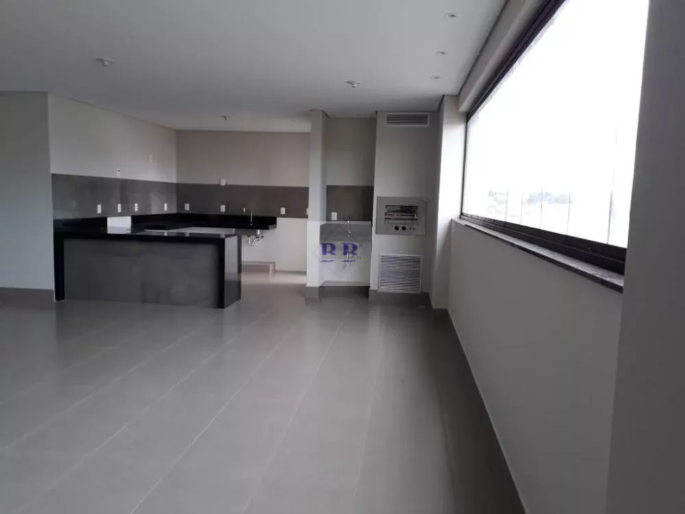 Apartamento à venda com 3 quartos, 150m² - Foto 1