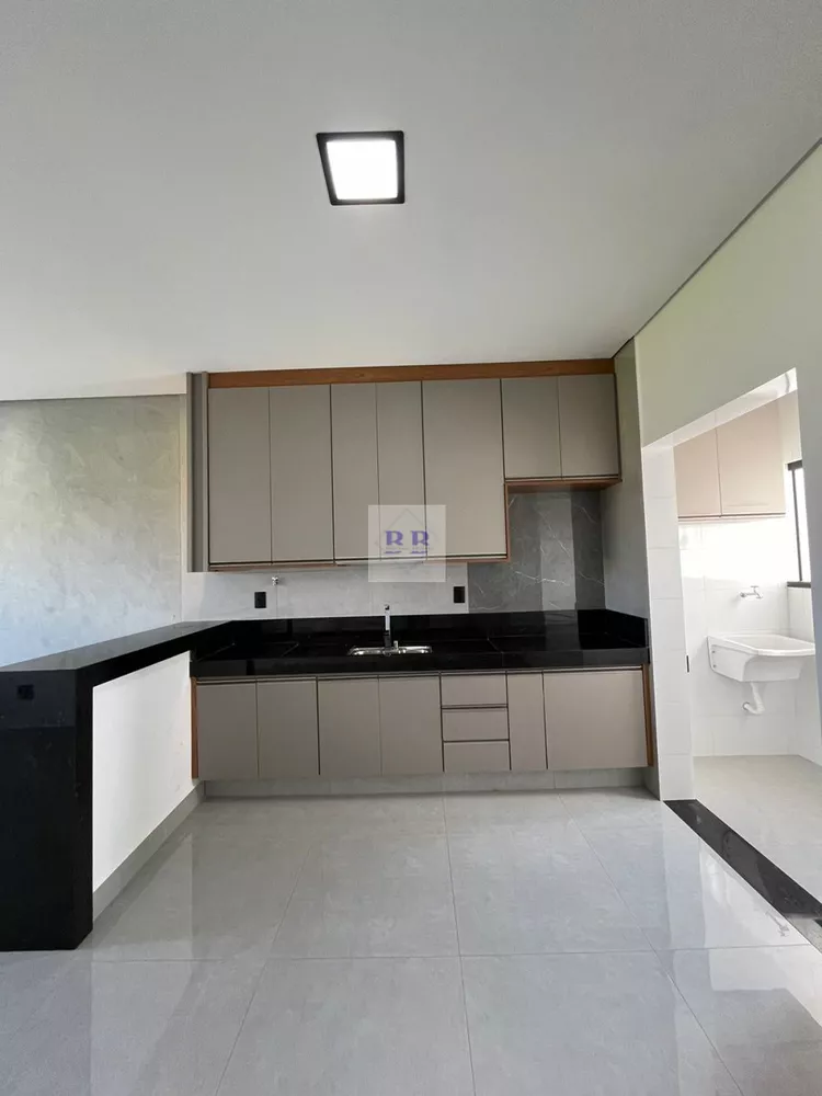 Apartamento à venda com 2 quartos, 68m² - Foto 2