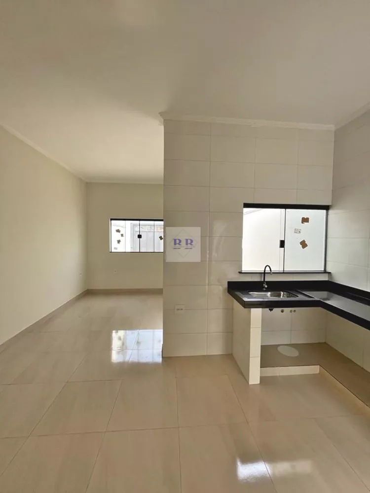 Casa à venda com 2 quartos, 65m² - Foto 1