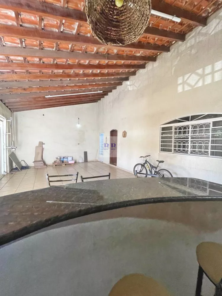 Casa à venda com 3 quartos, 161m² - Foto 1