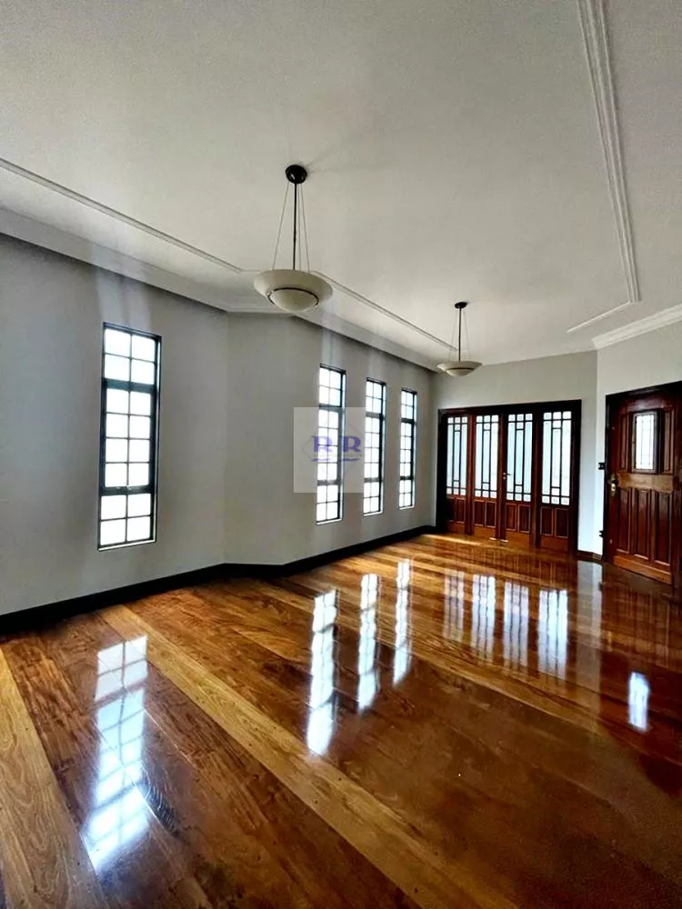 Casa à venda com 3 quartos, 200m² - Foto 1