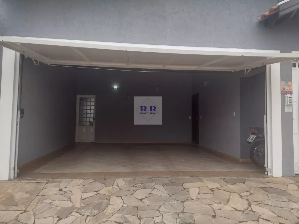 Casa à venda com 3 quartos, 215m² - Foto 2