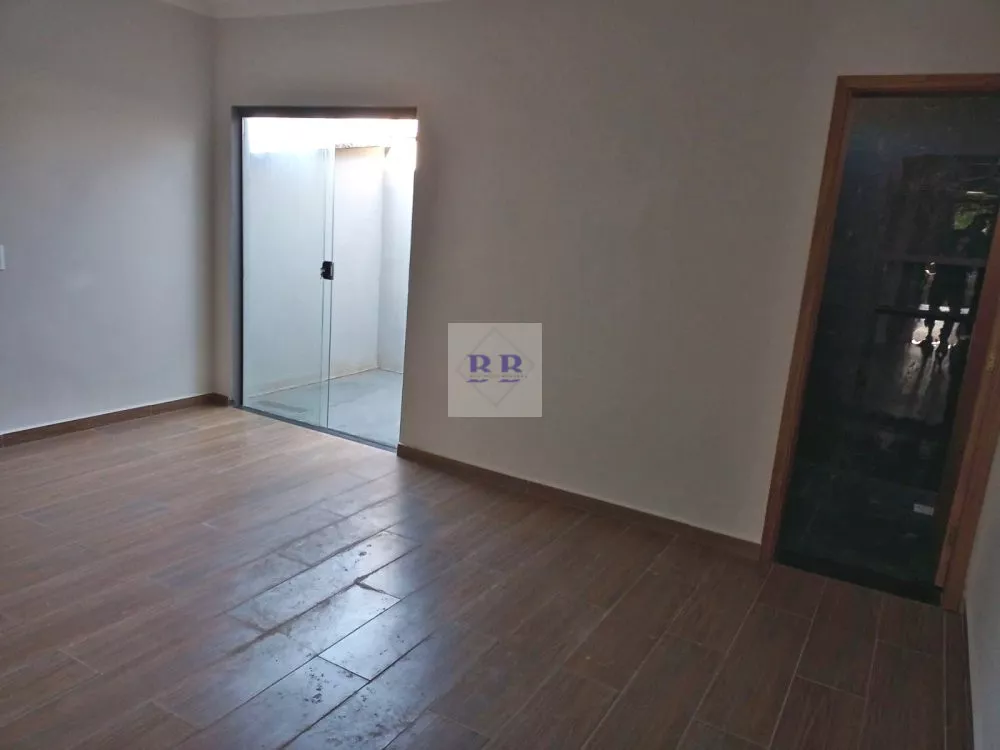 Casa à venda com 2 quartos, 100m² - Foto 3