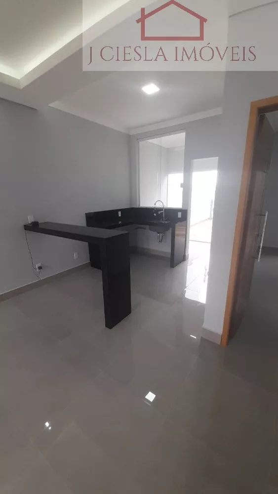 Casa à venda com 2 quartos, 84m² - Foto 1