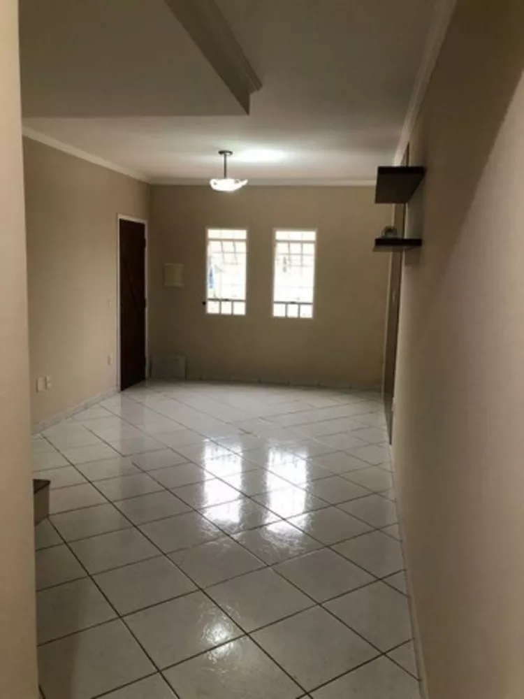 Casa à venda com 2 quartos, 100m² - Foto 2