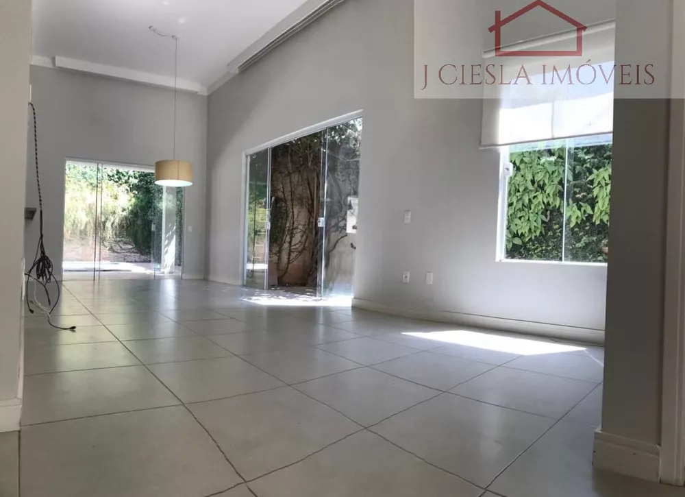 Casa de Condomínio à venda e aluguel com 3 quartos, 170m² - Foto 1