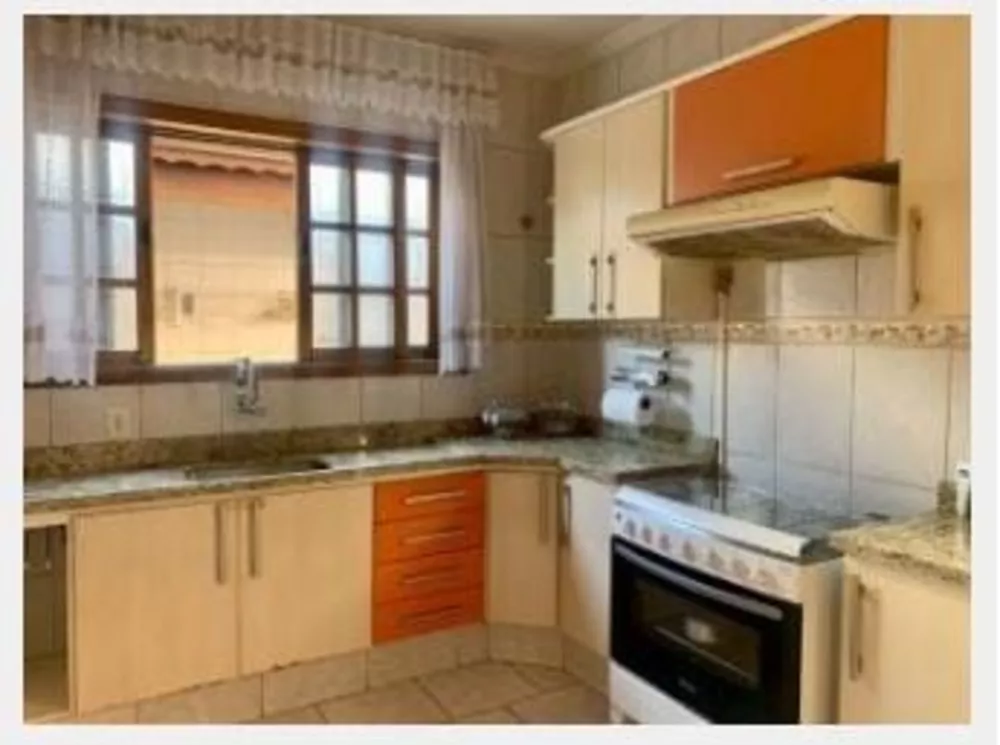 Casa à venda com 3 quartos, 130m² - Foto 1