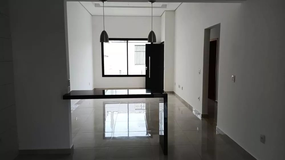 Casa à venda com 3 quartos, 153m² - Foto 1