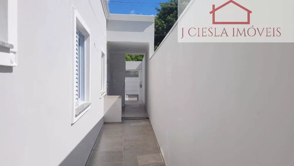 Casa à venda com 3 quartos, 220m² - Foto 2