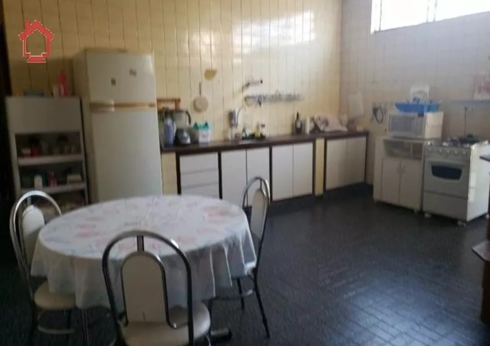 Casa à venda com 3 quartos, 200m² - Foto 2