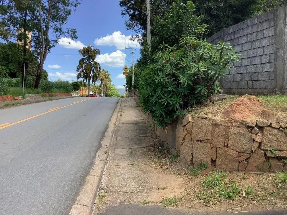 Terreno à venda com 3 quartos, 1700m² - Foto 2