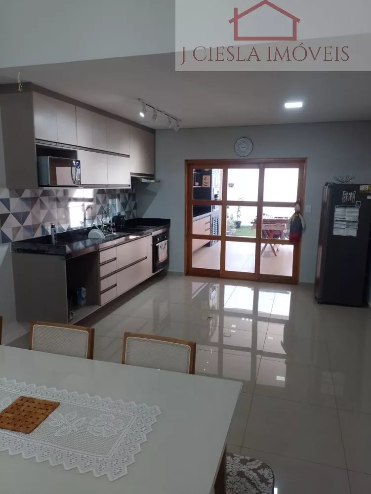 Casa de Condomínio à venda com 3 quartos, 170m² - Foto 1